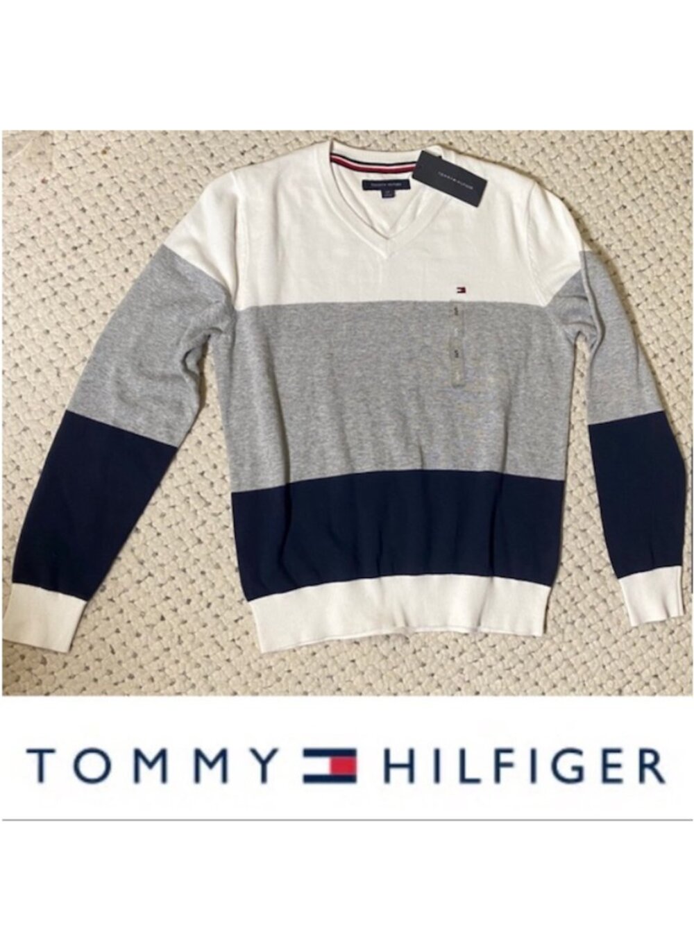 NWT Mens TOMMY HILFIGER Colorblock V-Neck Long Sleeve Sweater! Small New blue